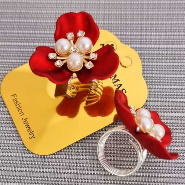 Ring Hijab Bunga Kelopak Merah Mutiara -  Ring Kerudung Motif Bunga Kelopak Merah Mutiara - Ring Jil