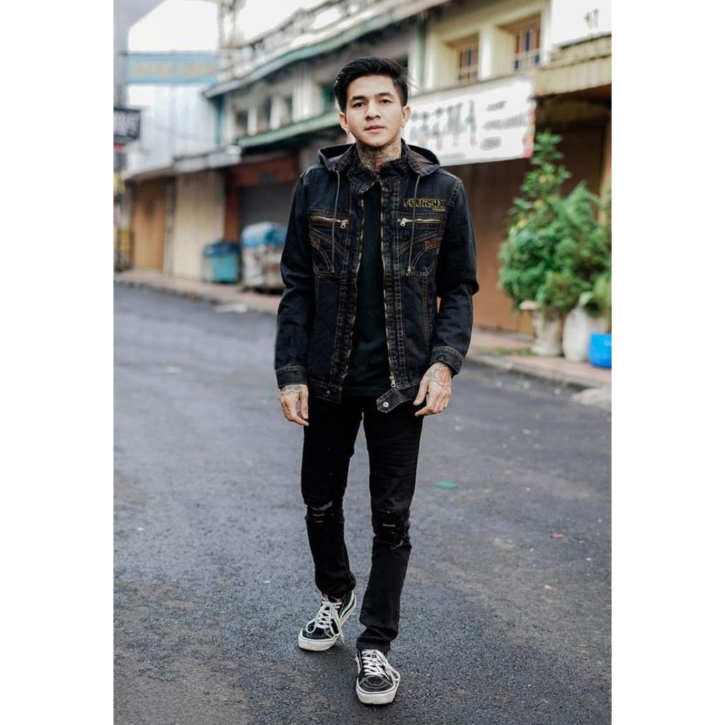 Jacket jeans bahan denim resleting HITAM emblem bordir kupluk/topi bisa lepas pasang unisex casual d