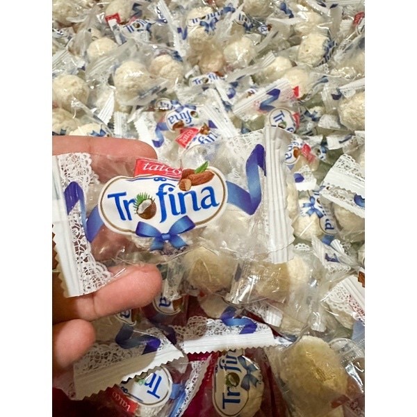 

Coklat Mekkah Viral WAFO Coklat Kelapa Coconut 1KG with White Chocolate Coconut