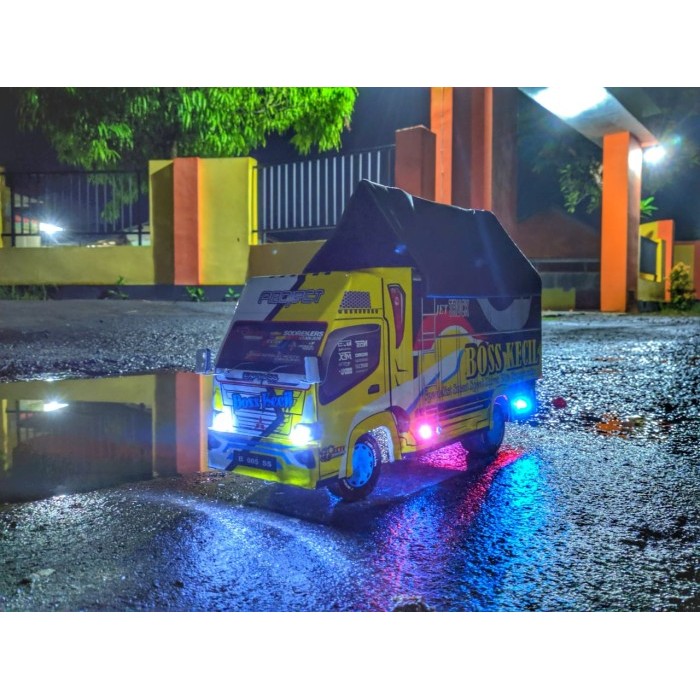 ✨Q.LnS✨ - TERBARU MINIATUR TRUK TRUCK OLENG KAYU RC ISUZU PUTIH REMOTE CONTROL ORIGINAL - boskecil l