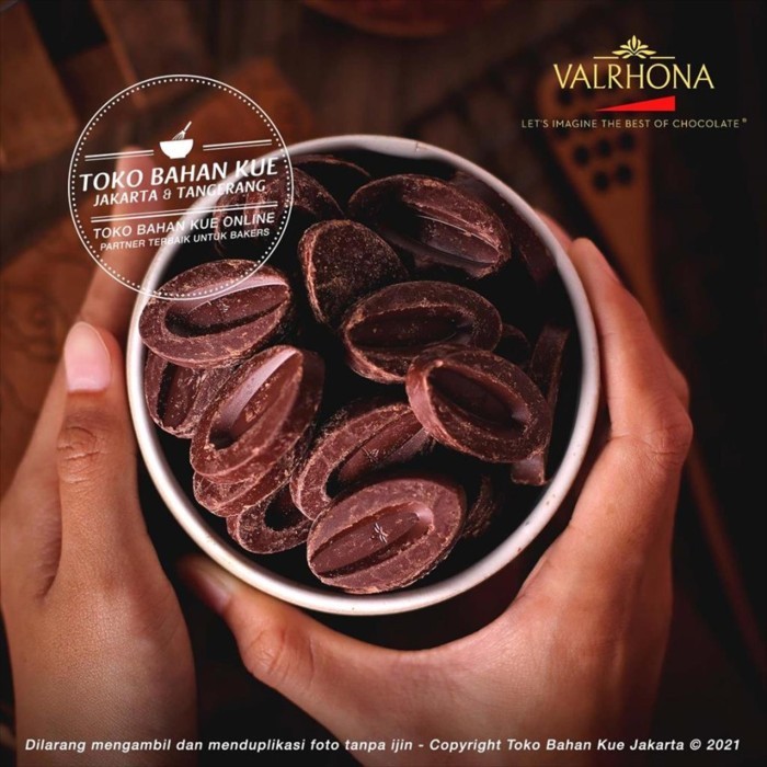 

Valrhona Guanaja 70% Dark Couverture Chocolate 500gr Coklat Coin Pahit