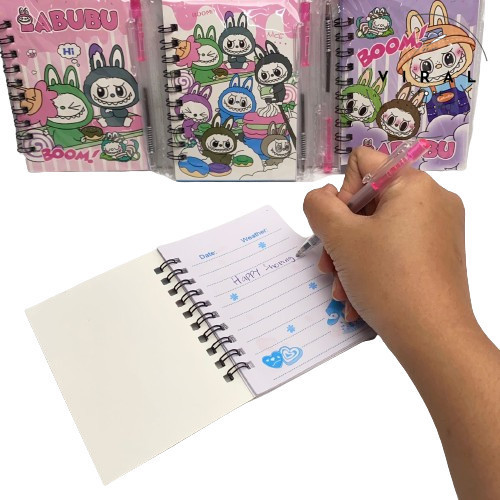 

THE VIRAL STORE Buku Binder LABUBU Mini Ukuran A7 + FREE 1 Pulpen Ready 3 Variant Warna / Buku Spiral LABUBU Dapat Gratis 1 Pulpen Stationary Fancy