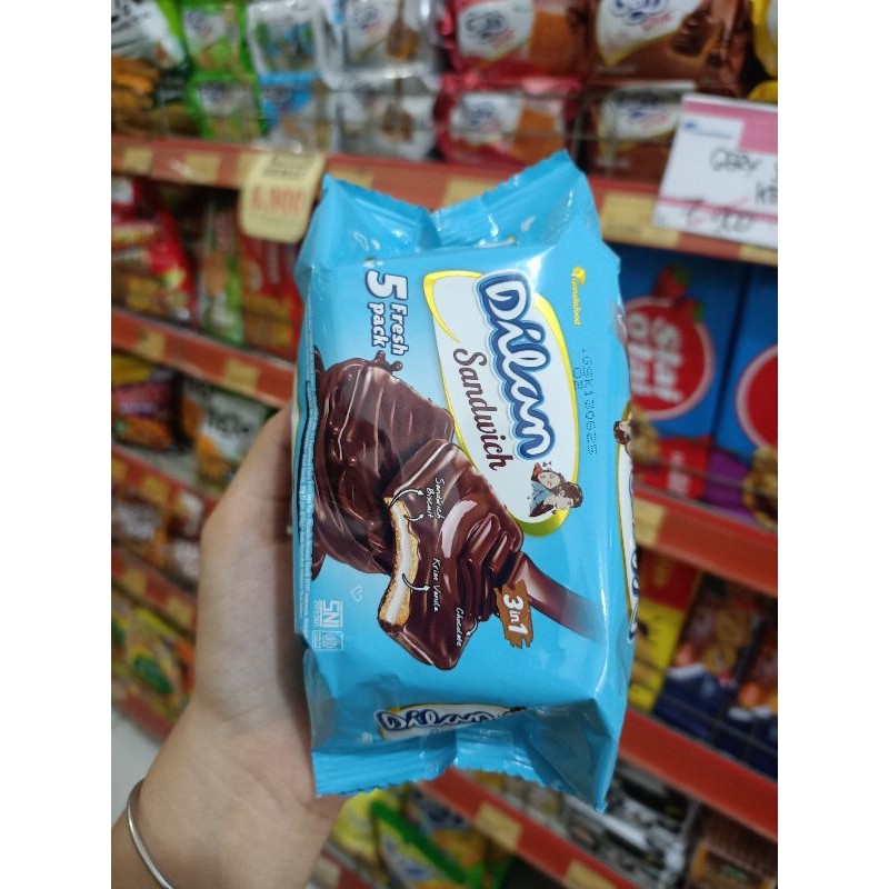 

Dilan Biskuit Sandwich Cokelat Vanilla 80gram Isi 5pcs - ABO