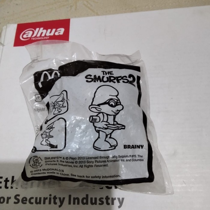 JK562 action figure Brainy The Smurfs 2 Happy Meal MC Donalds