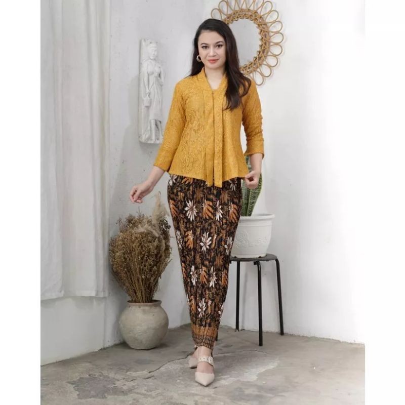 AK SETELAN KEBAYA MODERN FLOY KUTU BARU BROKAT DAN ROK PLISKET BATIK PANJANG DEWASA / BAJU KEBAYA MU