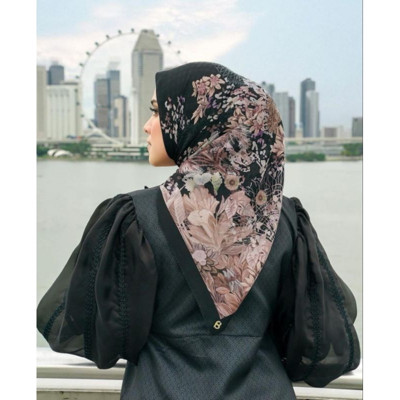BUTTON SCARF JILBAB SEGIEMPAT VOAL MOTIF BUTTON SINGAPORE & PARIS MIRIP ORI