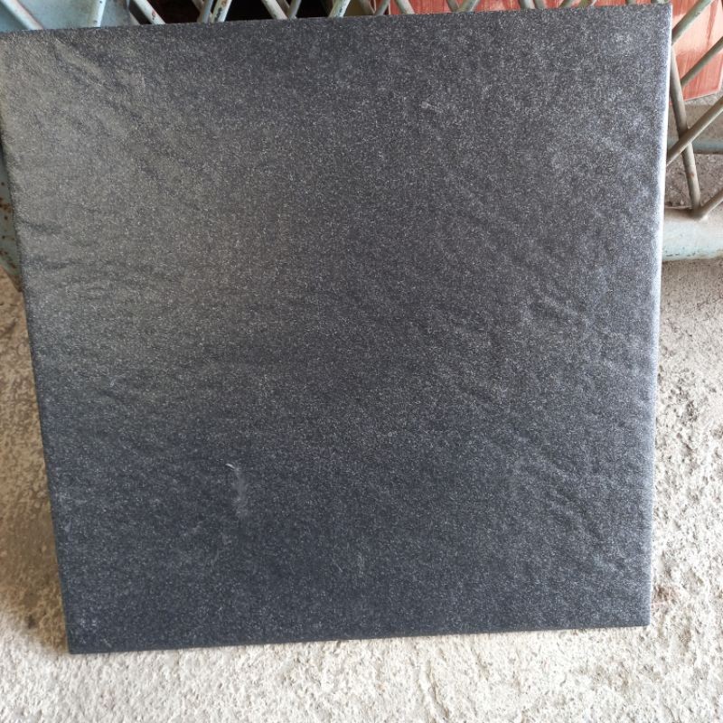 KERAMIK LANTAI 40X40 KASAR ABU HITAM PUTIH GARIS BINTIK GRANITO- KERAMIK LANTAI GARASI CARPORT