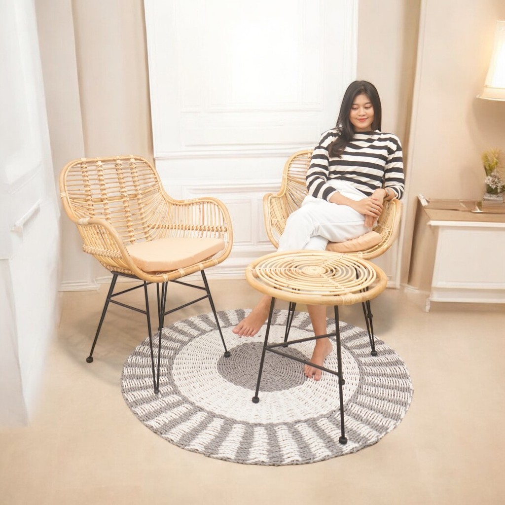 KURSI ROTAN KLASIK KAKI BESI KUAT COCOK UNTUK CAFE KEKINIAN DAN TERAS RUMAH