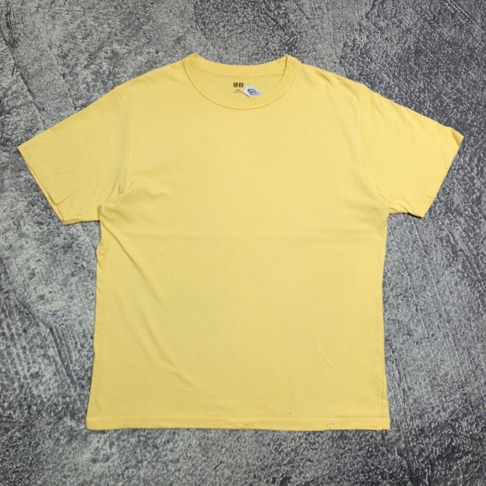 T shirt kaos pria UNIQLO U polos kuning bagus size XXL