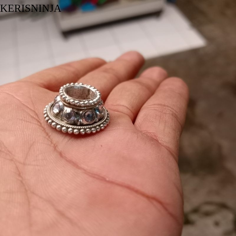 Mendak Keris Bahan Perak Hias Batu Yakut Garap Alusan Istimewa NJ15