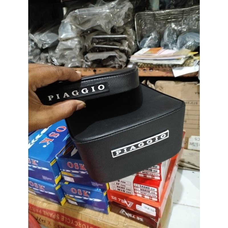 JOK MOTOR VESPA BAGIAN BELAKANG VESPA SUPER, SPRIN,PX,PS JOK BELAKANG PISAH