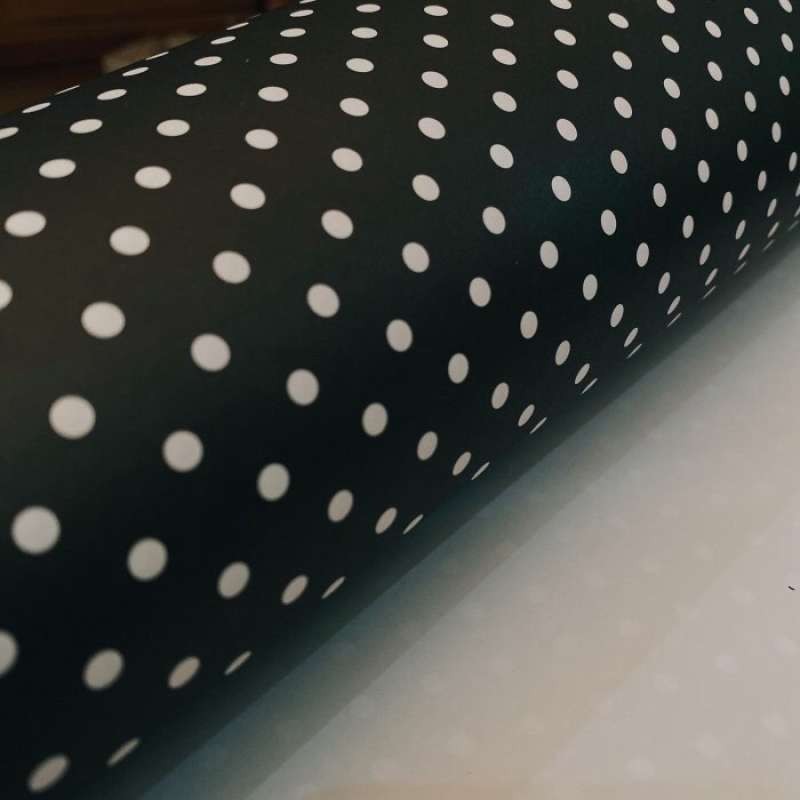 

Kertas kado polkadot hitam