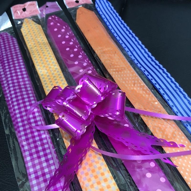 

[per bungkus isi 10] pita kado tarik / pita souvenir/ pita kado instanpita kado tarik/ pita souvenir tarik 1 pak isi 10