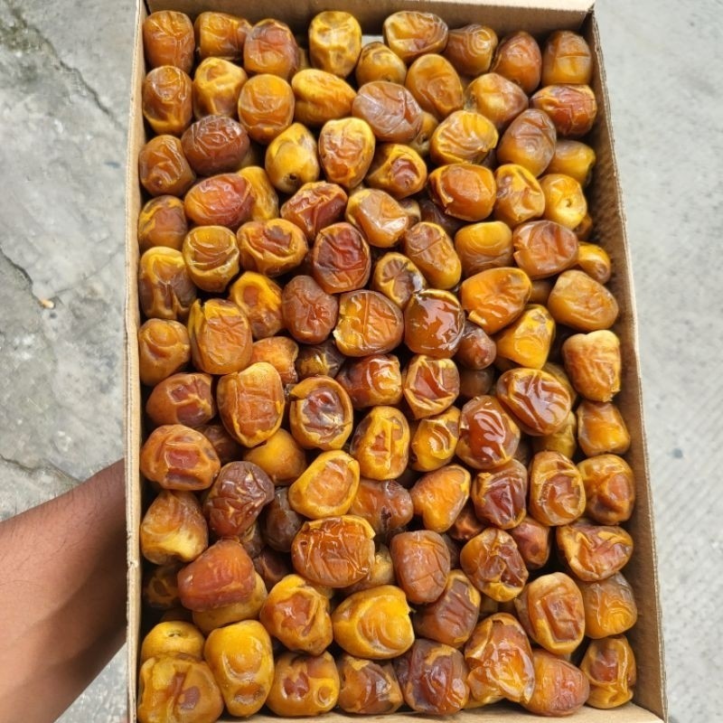 

Kurma sukari alqassim 3kg grade A panen terbaru