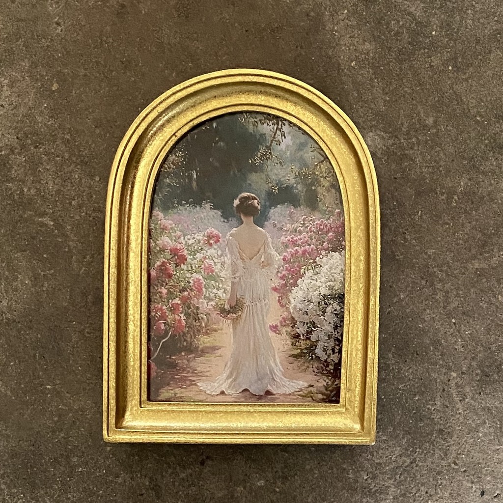 

Semicircular Antique Photo Frames,Vintage Picture Frame in Gold for Wall Gallery or Tabletop Photo Display