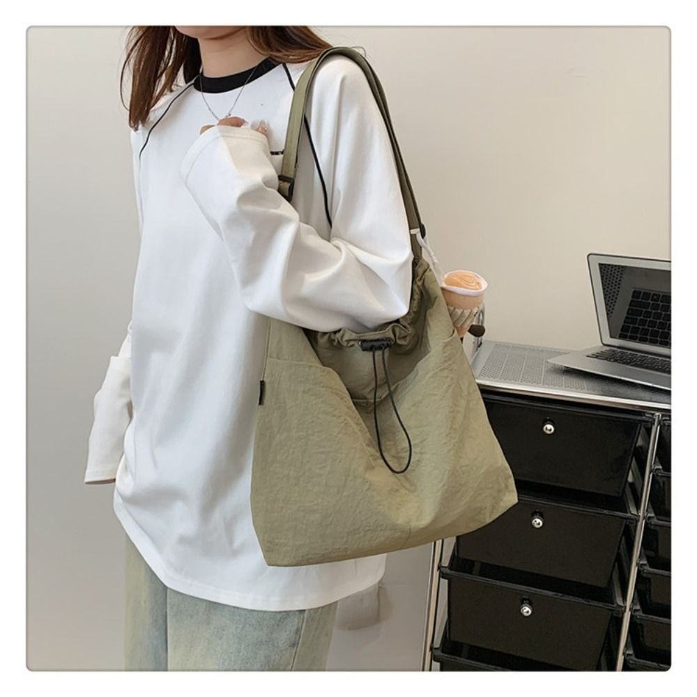 

2024 Fashion Drawstring Shoulder Bag Travel Casual Nylon Tote Bag Large Capacity Waterproof Crossbody Bucket Bag Women