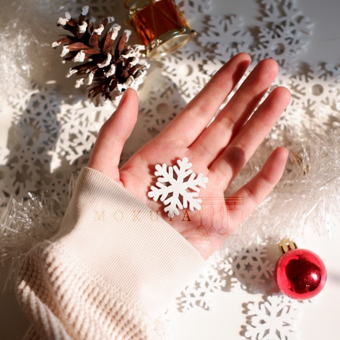 

Ornamen hiasan dekorasi natal salju. Christmas snowflake decor