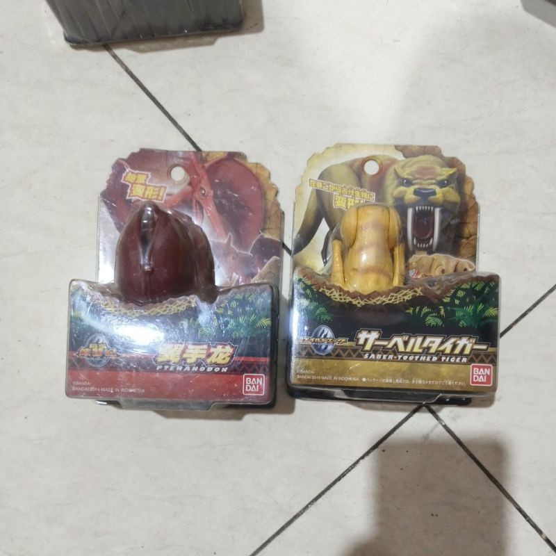 Bandai Pteranodon Saber Toothed tiger stegosaurus Arlo hatch transform