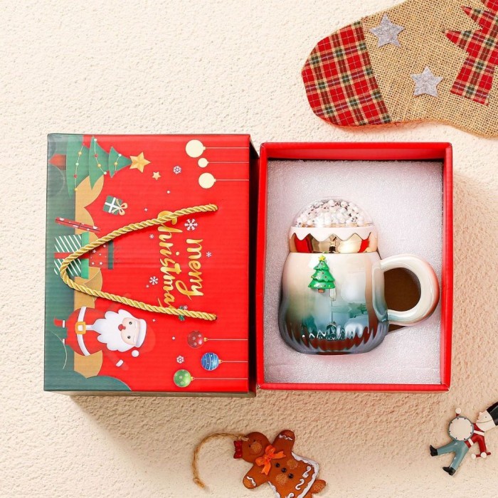 

Christmas Luxury Mug Gift Set Ceramic/ Kado Natal Cangkir Santa Lucu - Hijau //26