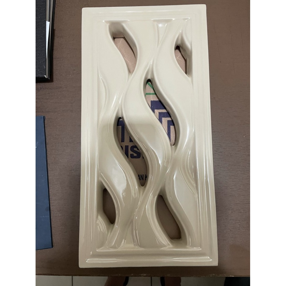 Roster / Loster Keramik Trisensa / Lubang Angin 20x40 cm RO 131EA - Beige