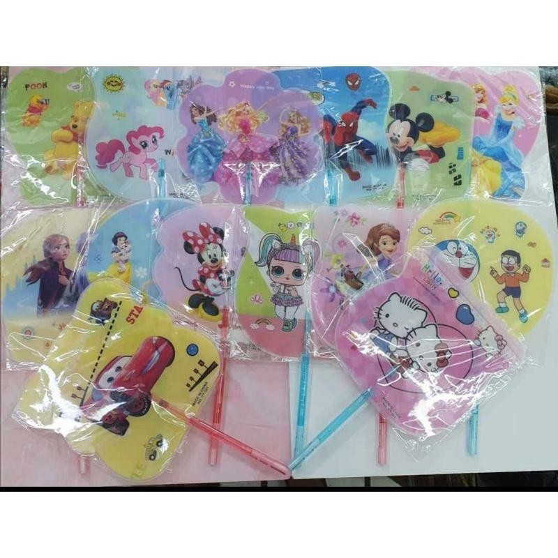 MAINAN ANAK KIPAS PLUIT / KIPAS PLUIT MAINAN ANAK / KIPAS PLASTIK KARAKTER / KIPAS BUNYI KARAKTER