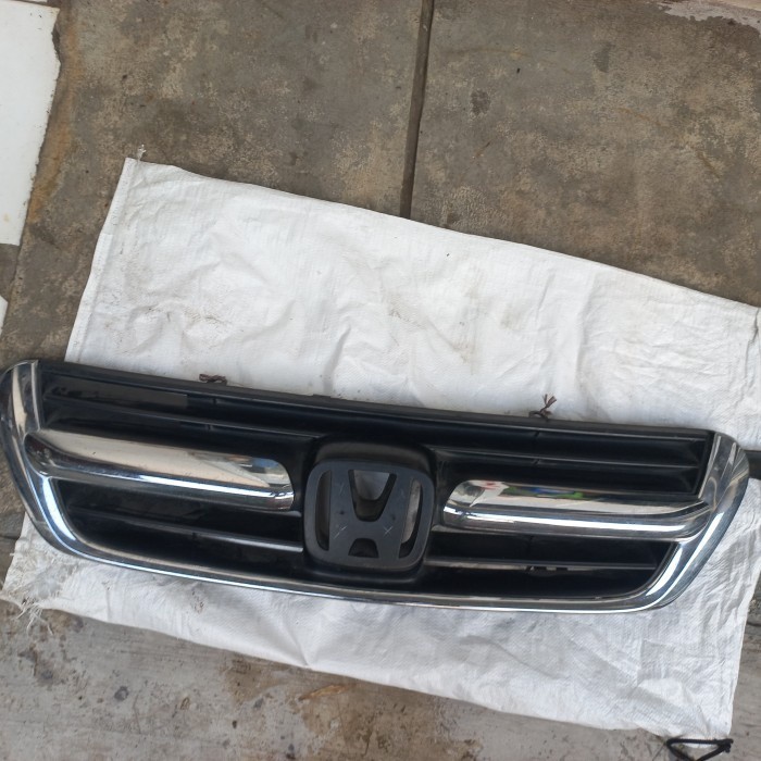 Grill Gril Grille Honda  Crv 2003 0riginal