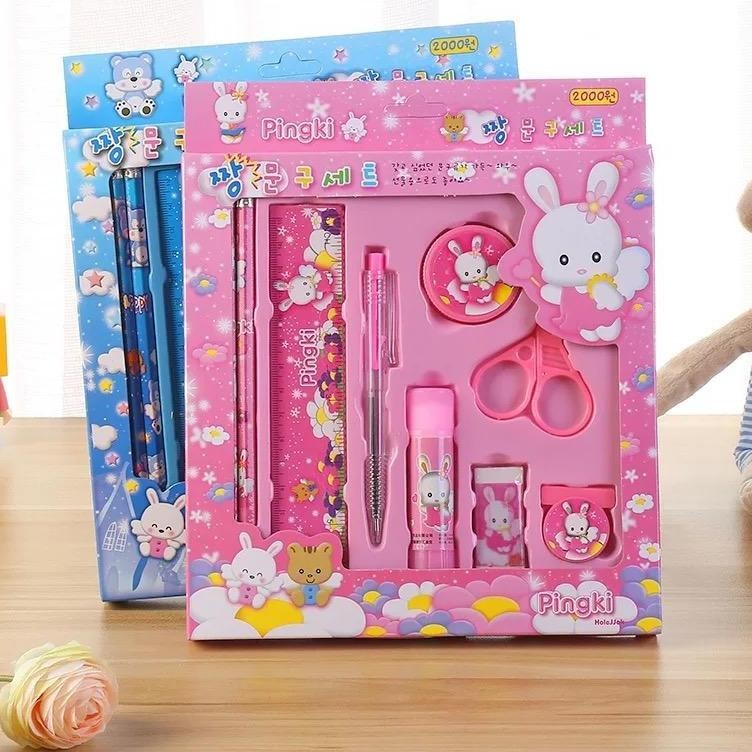 

Kiara Set Lengkap Alat Tulis 9 In 1 Motif Kartun/Alat Tulis Anak Souvenir Kado Hadiah Ultah Murah