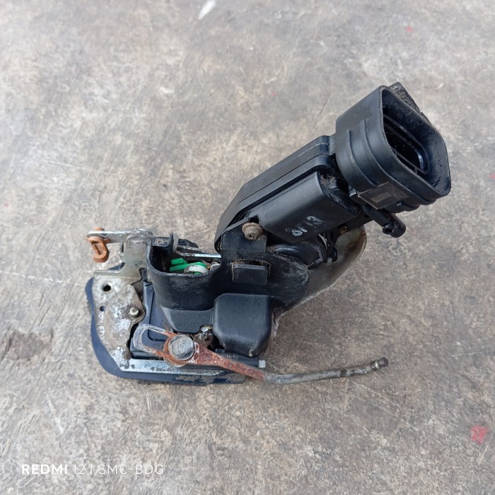 

Doorlock door lock + actuator pintu belakang kanan Suzuki escudo 2.0 2.5 XL7 copotan