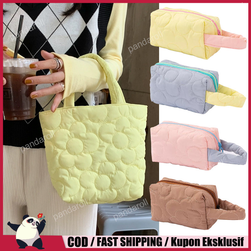 

PREMIUM PUFF KOREAN HAND BAG / Kotak Pensil Sleting Motif Bunga Flower Handle Pastel / Pouch Makeup Aesthetic / Tas Aksesoris Wanita Lucu Import