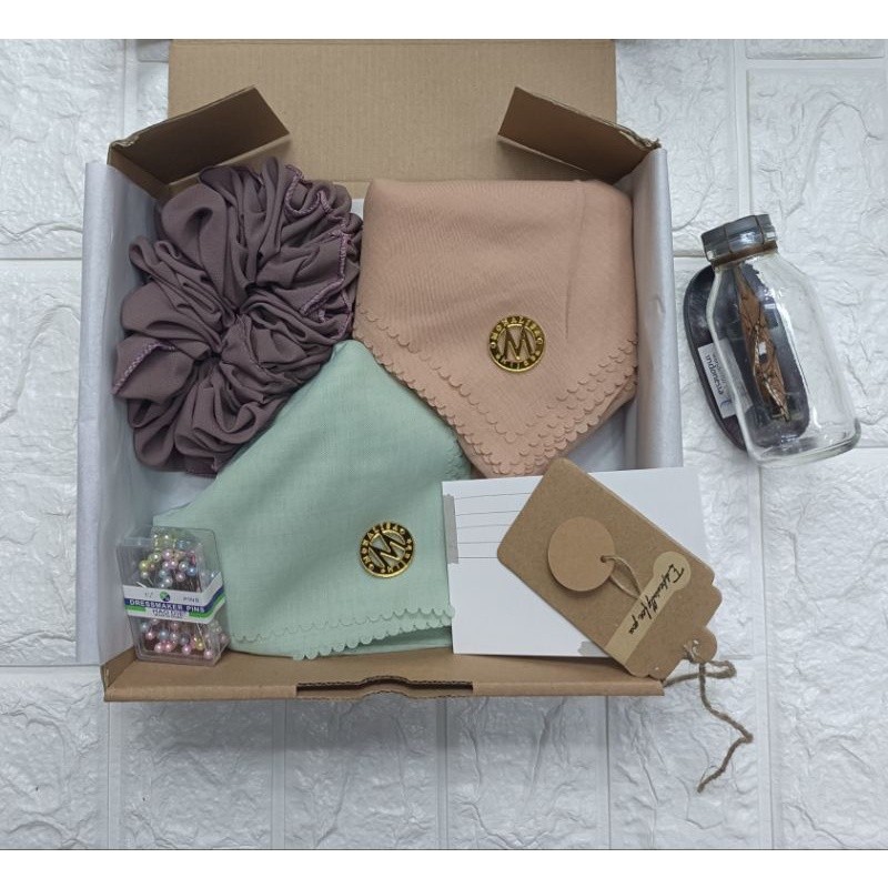 OLAQUEEN - HAMPERS Paris Premium Lc | Box Kado Hijab