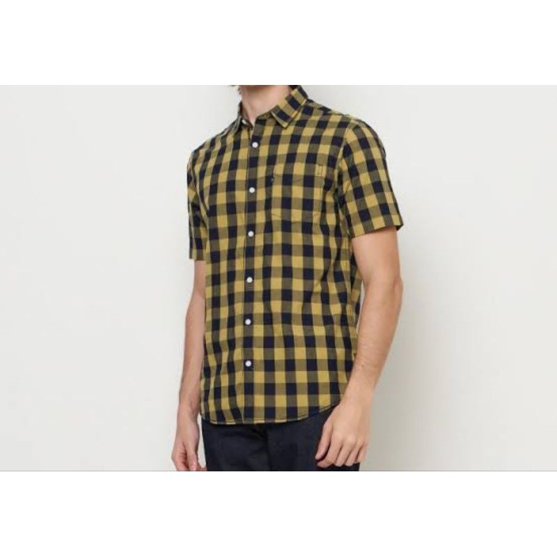 Kemeja emba kotak kotak lengan pendek pria