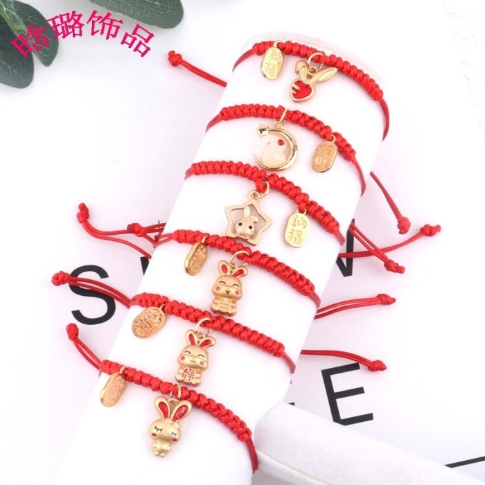 

Hiasan Imlek/Angpao Imlek Gantungan Hoki Kantong Fu Gliter Imlek - KELC EMAS RANDM