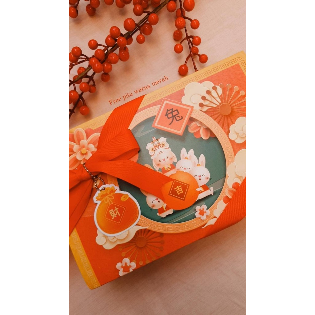 

BOX PREMIUM HAMPERS / KOTAK KUE CNY / IMLEK 23x23x7 cm KUNING - Kuning