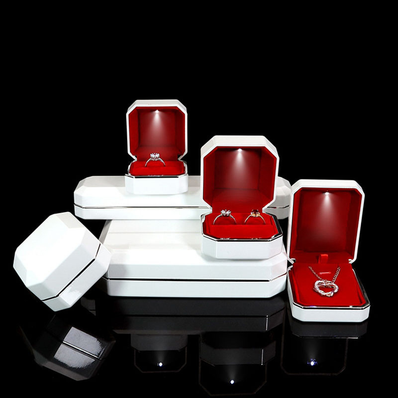 

Lacquer Piano Finish Ring Earrings Necklace Pendant Box with LED Light Luxury Plastic Jewelry Organizer Gift Packaging Case