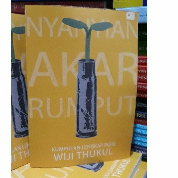 buku nyanyian akar rumput kumpulan lengkap puisi Wiji Thukul