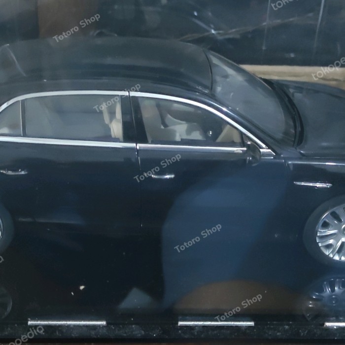 Diecast Kyosho Bentley Flying Spur 1/18