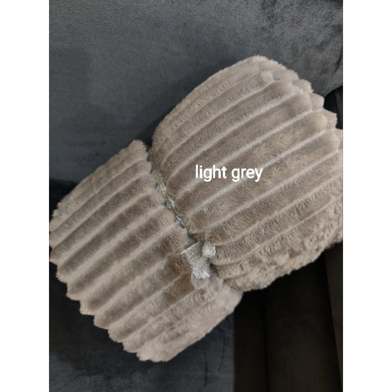 BG76YZ Selimut Bulu Halus Premium 180x200 Tebal Salur besar Emboss 3D