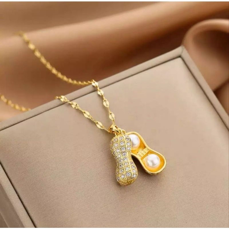 Kalung Liontin Kacang Mutiara  Rantai Titanium Pecah Kopi