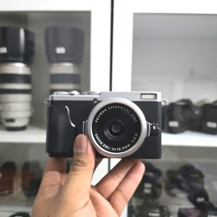KAMERA FUJIFILM X70 SILVER (SN 0485)