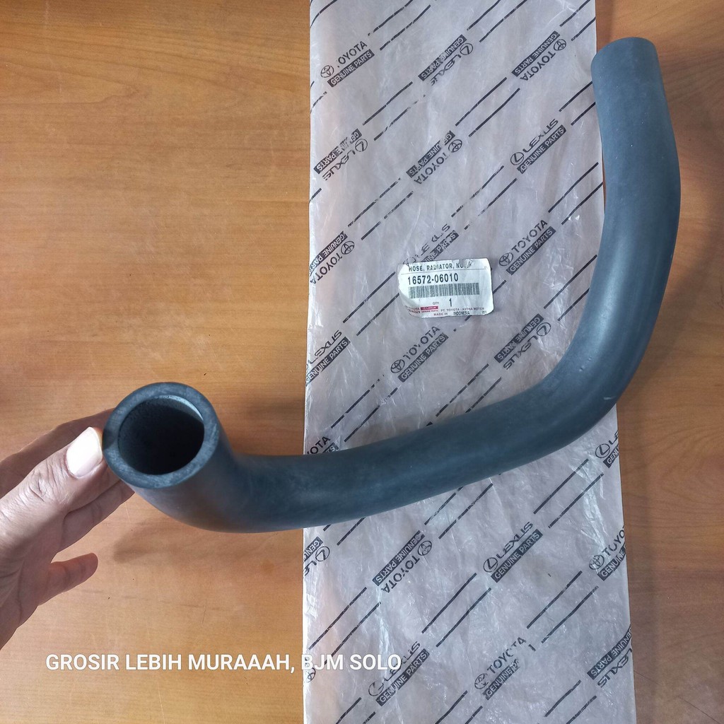SELANG RADIATOR RADIATOR BAWAH MOBIL KIJANG 7K BENSIN KARBU DAN EFI PART NO 16572-06010 MERK TOYOTA 