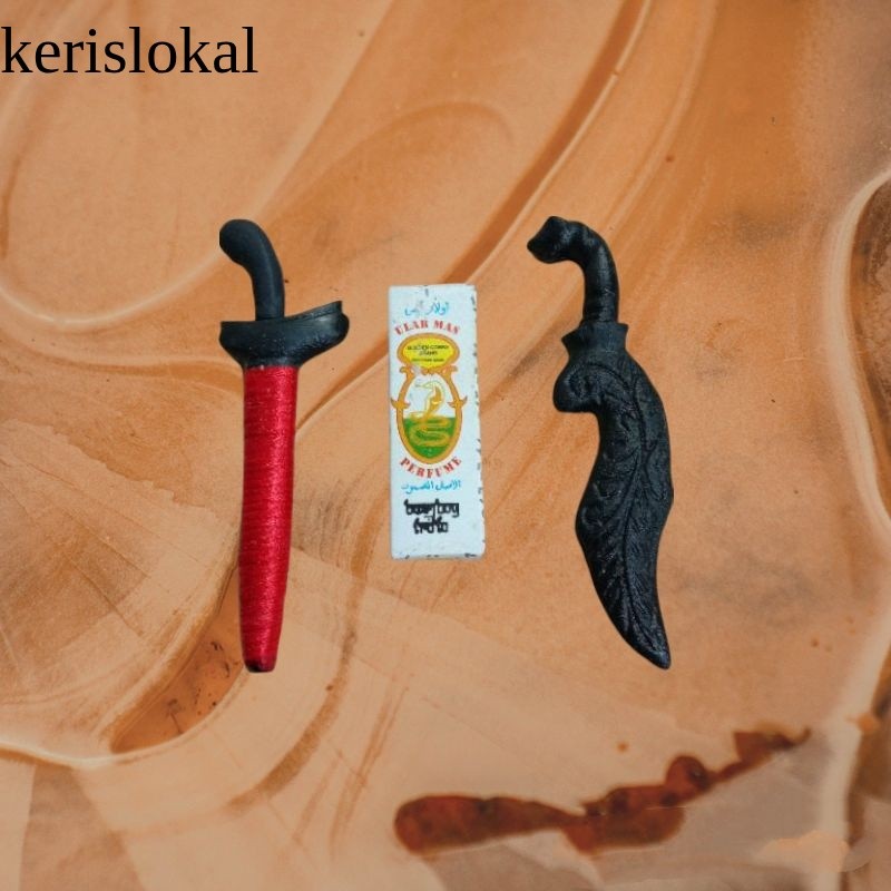 sepaket barang antik kujang mini dll KL1 laris