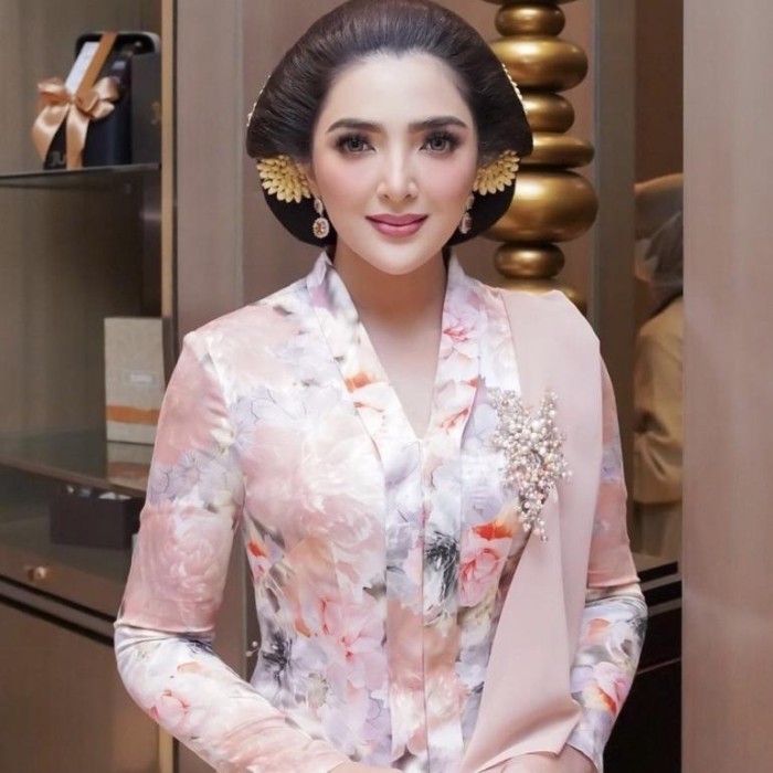 

✨LARIS✨ -KEBAYA KUTUBARU BATIK BUNGA EB.66 - KUTUBARU, S LD85