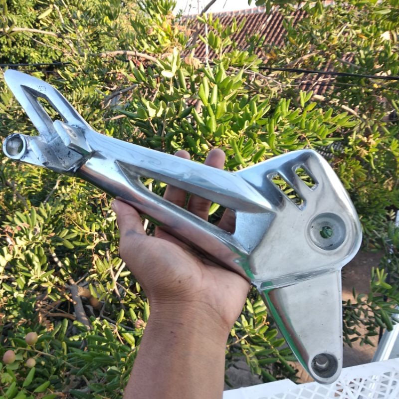 FOOTSTEP BELAKANG SUPRA X 125 DD MOTIF LUBANG