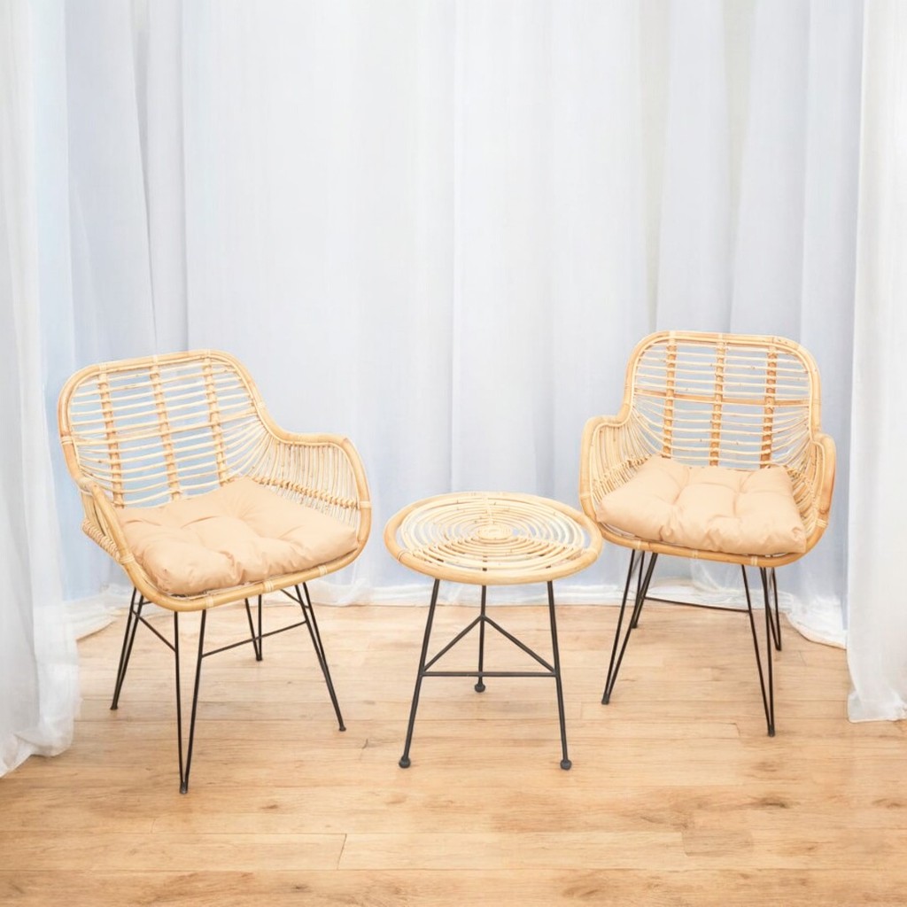 KURSI ROTAN UNTUK TERAS RUMAH ATAU CAFE DENGAN KAKI BESI PLUS BANTALAN DUDUK EMPUK