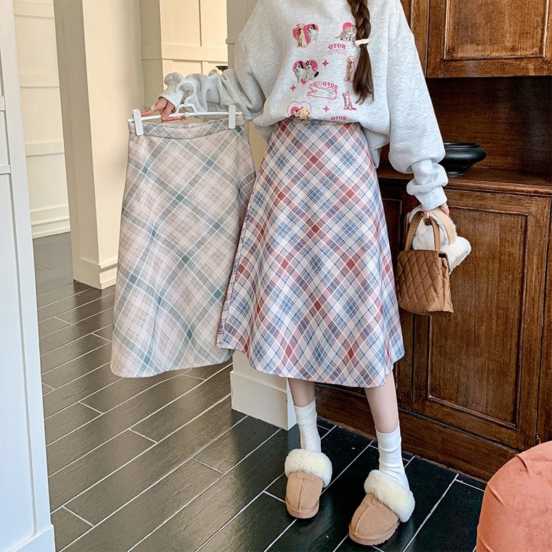 Rok Kotak-kotak/Rok A-line Panjang Menengah