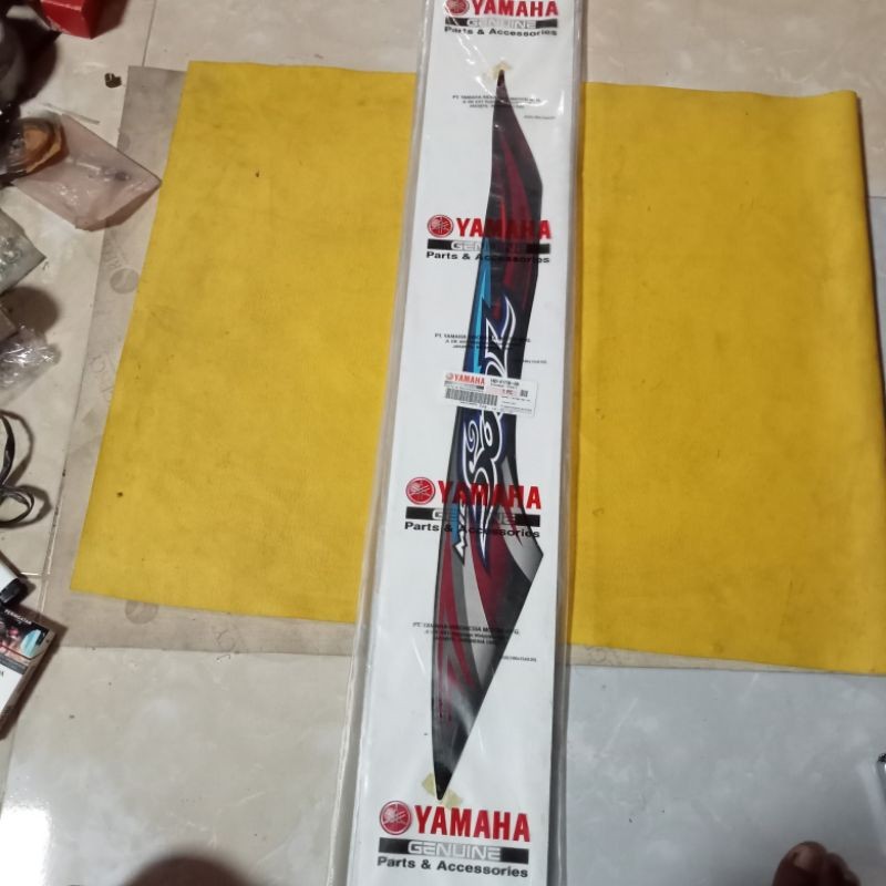 striping stiker bodi belakang KIRI ATAS Yamaha Mio soul 2008 merah original ygp