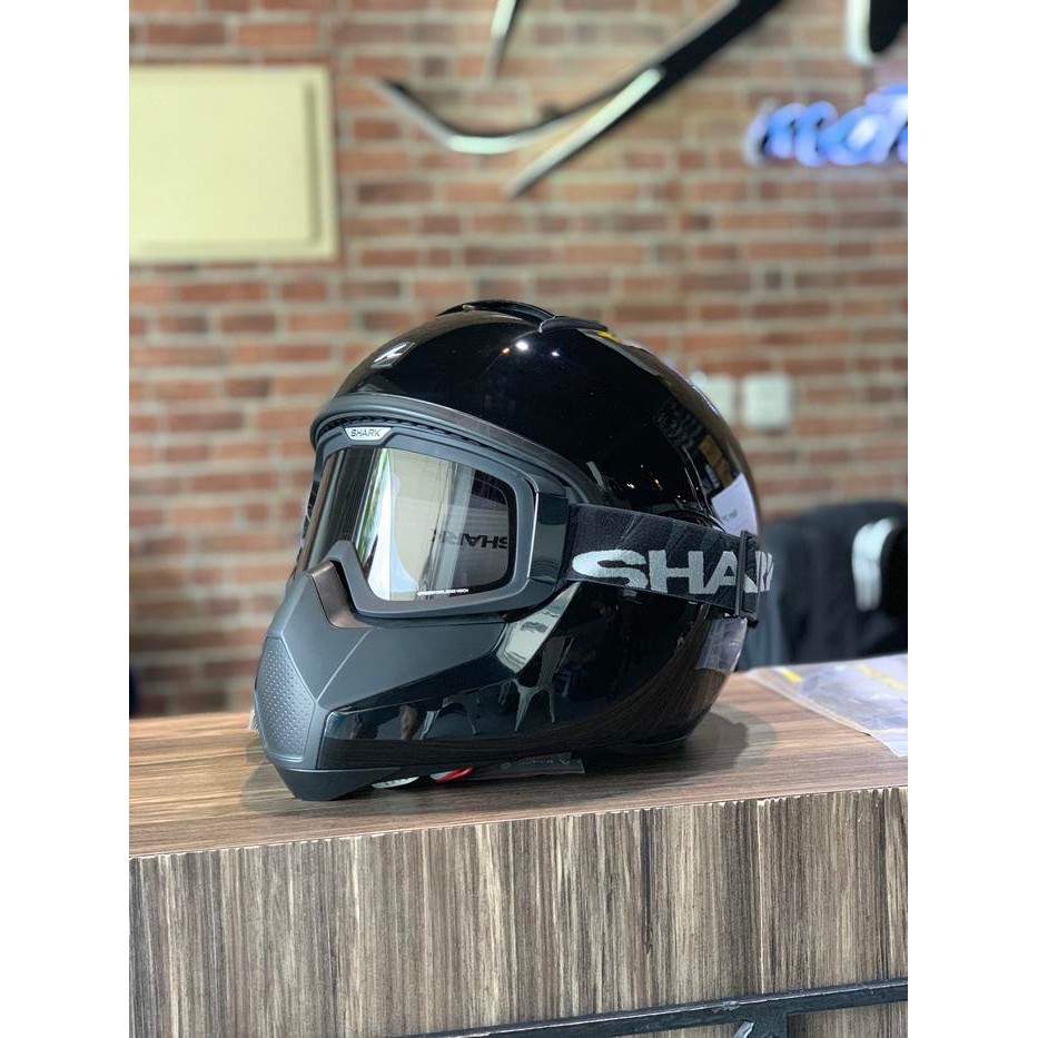 Shark Vancore black white green