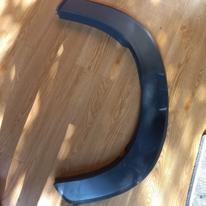 Spoiler Garnish Over Fender Depan Xpander Cross Original