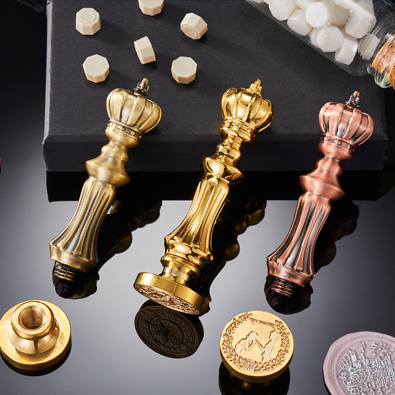 

Gift box Crown Style Wax Seal Stamp Handle Retro Metal Custom Sealing Wax Stamp Universal Handle with Screw