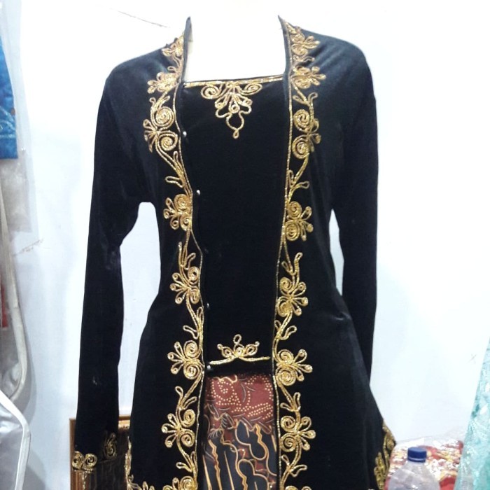 

kebaya bludru kutubaru dewasa